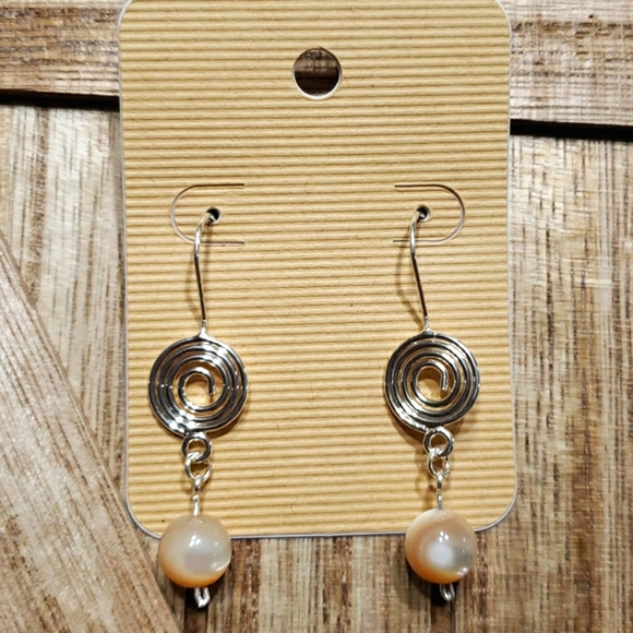 Abalone shell handmade hypoallergenic nickel free earrings. - Picture 2 of 3